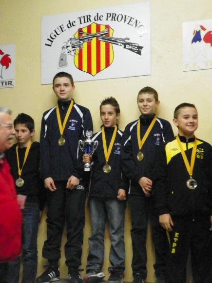 EQUIPE DE CLUB ECOLE DE TIR CHAMPIONNE DE PROVENCE 2013 PISTOLET 10 M.jpg